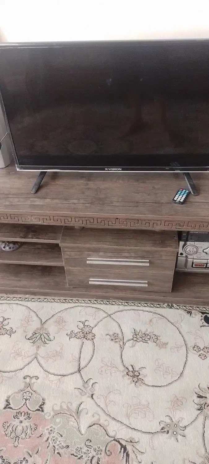 ایکسویژن ۳۲ اینج|تلویزیون و پروژکتور|نیشابور, بزرگمهر|دیوار