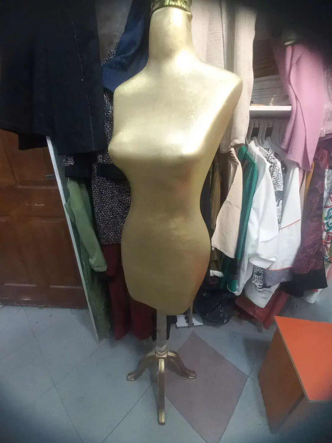 مانکن طلایی|فروشگاه و مغازه|کوهدشت, |دیوار