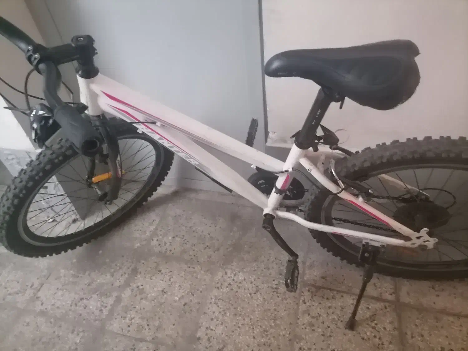 دوچرخه|دوچرخه، اسکیت، اسکوتر|پرند, فاز ۰|دیوار