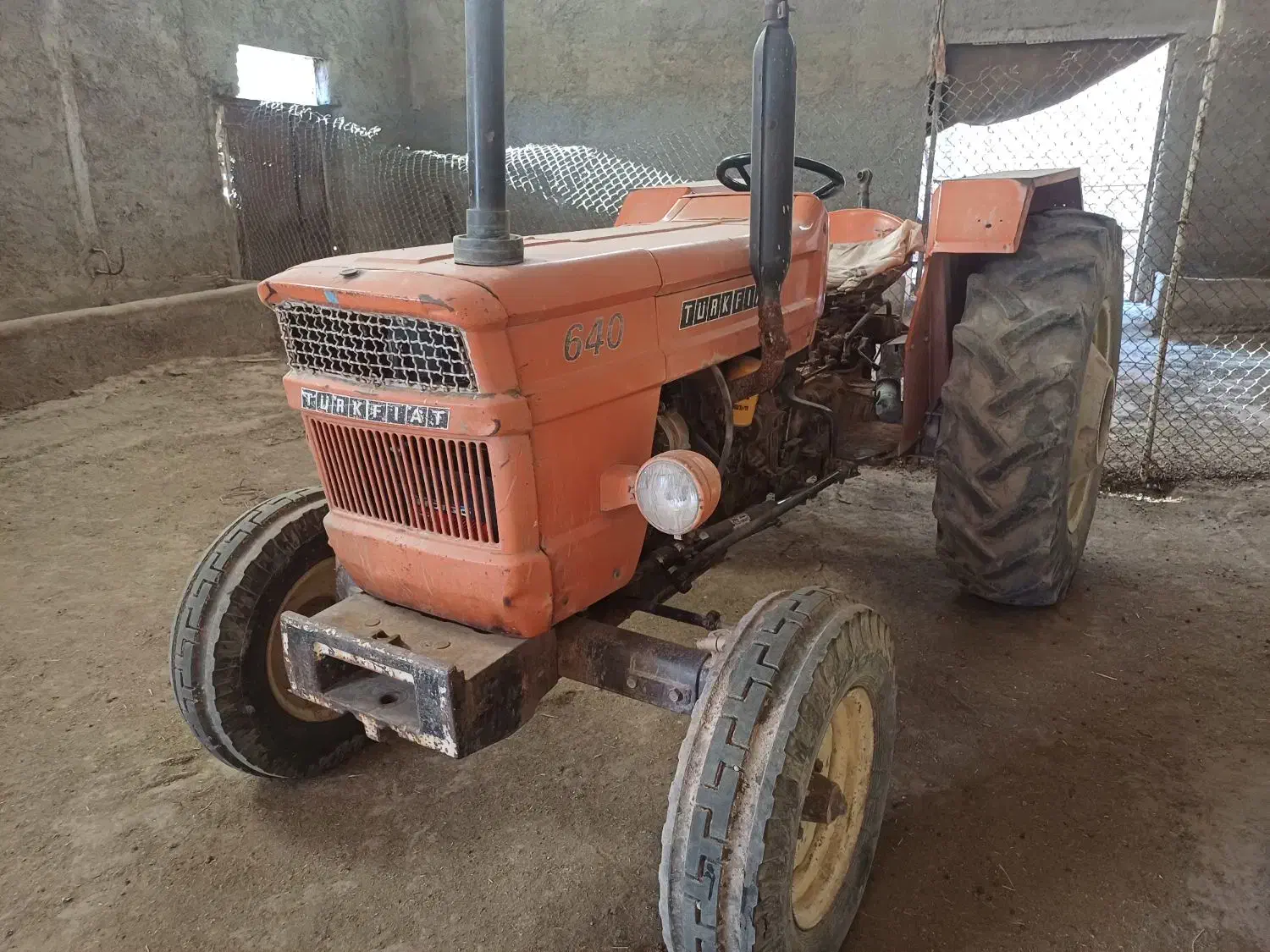 تراکتور فیات ۶۴۰ عتیقه و کم نظیر  بیل لودری|خودرو سنگین|چناران, |دیوار