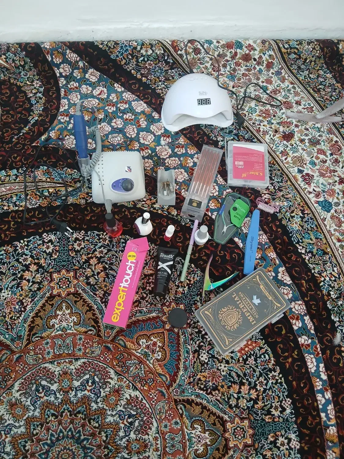 لوازم صفر تا صدکاشت ناخن با میز و صندلی|آرایشگاه و سالنهای زیبایی|سنقر, |دیوار