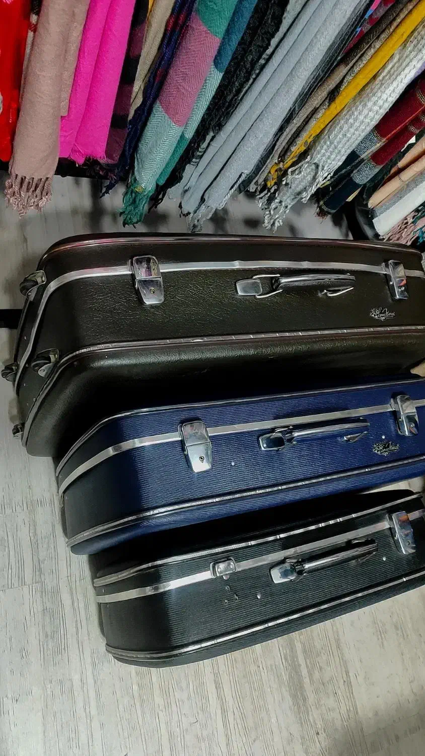 چمدان قدیمی|کیف، کفش، کمربند|تکاب, |دیوار