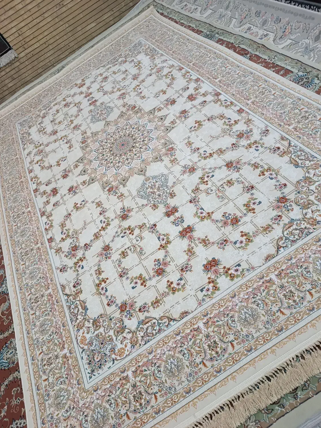 تک ۶ متری ۱۲۰۰ شانه درحدنو تمام برجسته|فرش|مشهد, شهید مطهری|دیوار