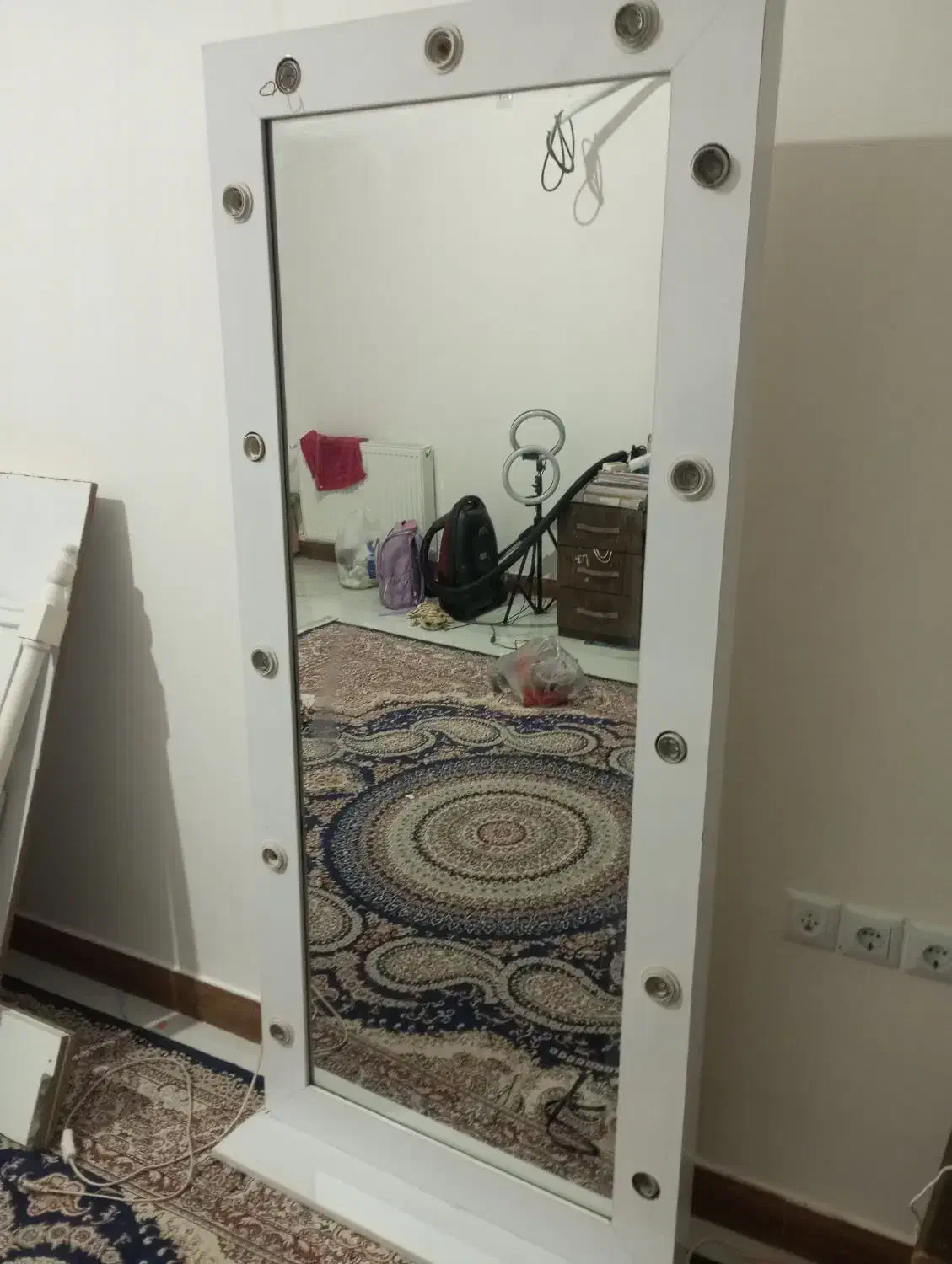 آینه|آینه|رشت, شهرک آیت الله منتظری|دیوار