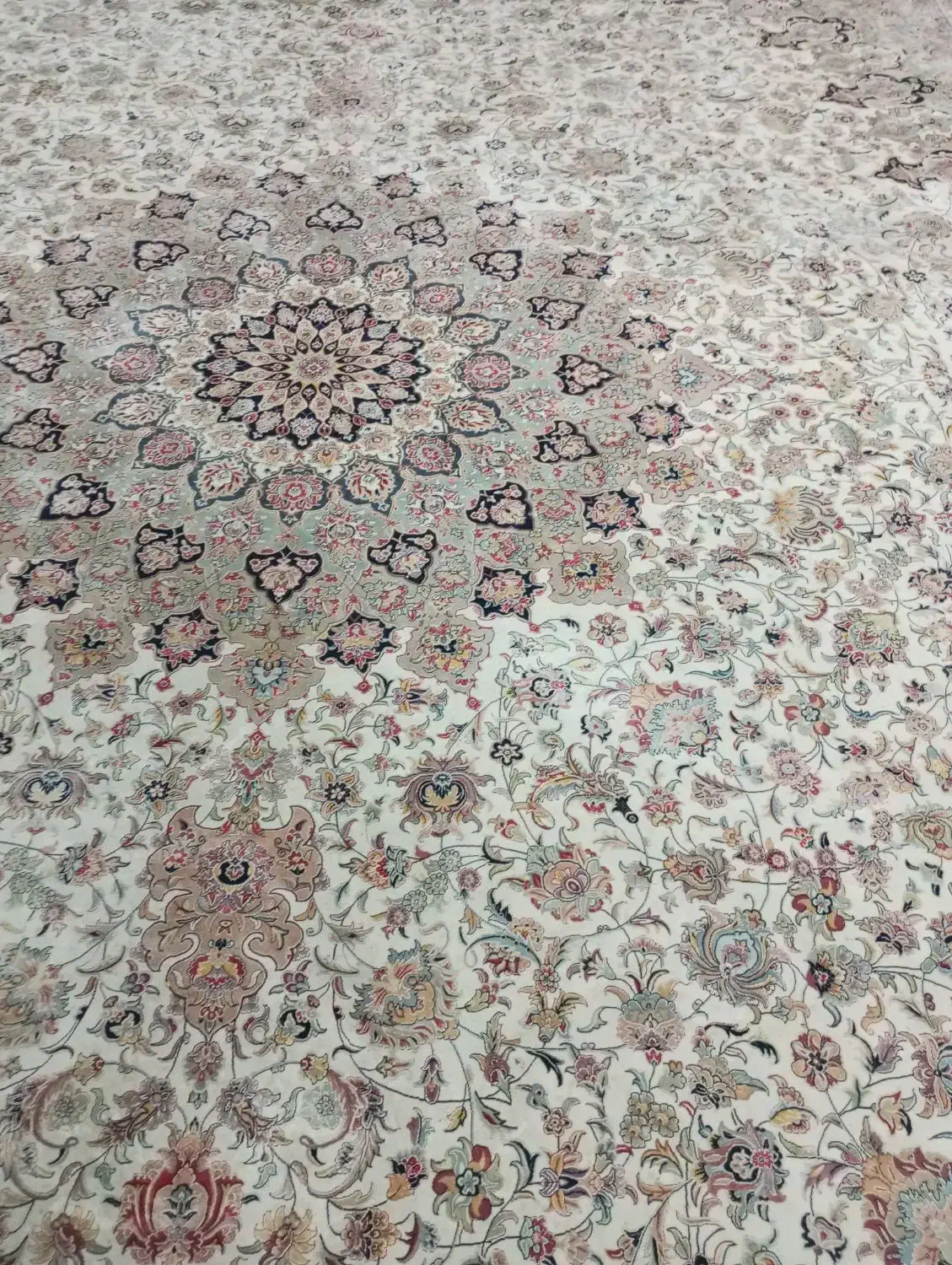 فرش بیست متری زمرد کاشان 4در5 و کناره یک در جهار|فرش|مشهد, حسین‌آباد|دیوار