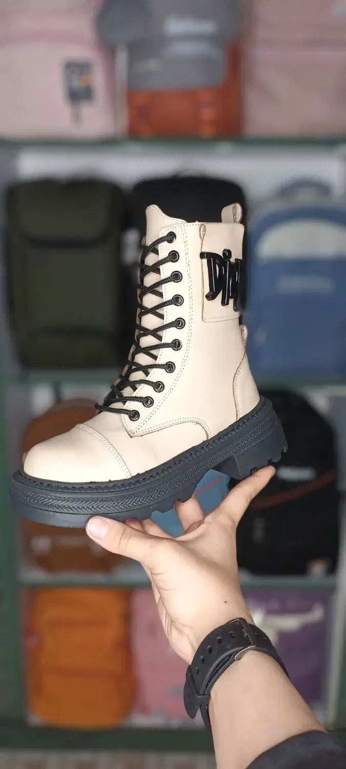 بوت|کیف، کفش، کمربند|اندیشه, اندیشه فاز ۴|دیوار