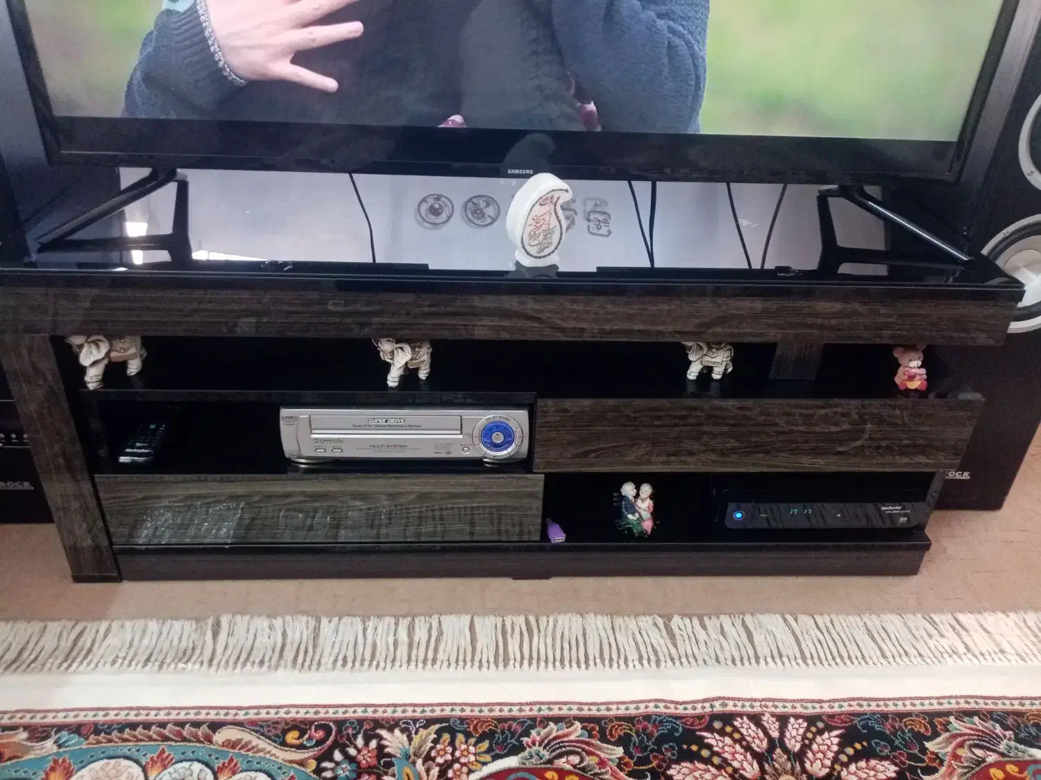 میز ال ای دی.|میز تلویزیون|شاهینشهر, سعدی جنوبی|دیوار