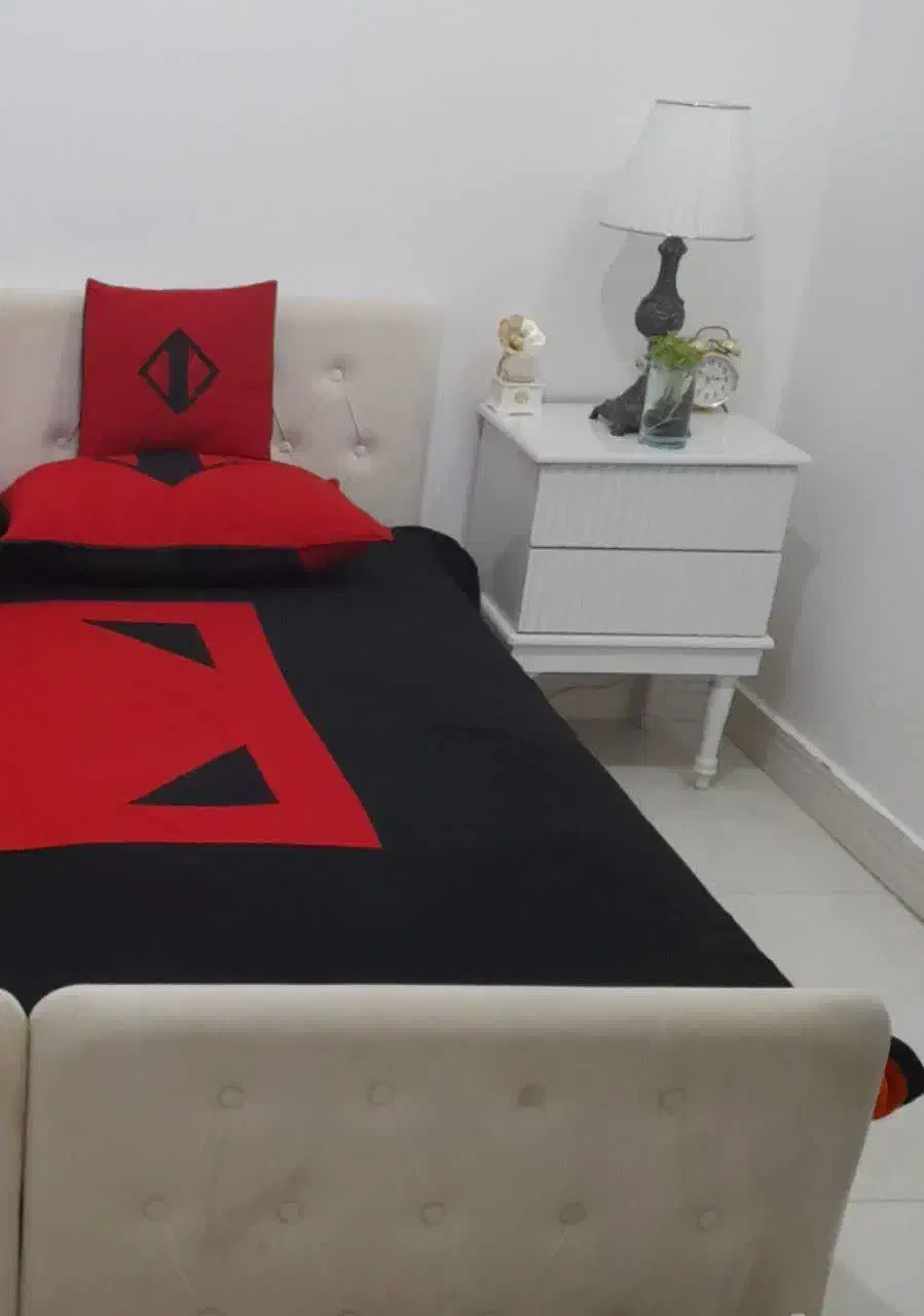 تخت تشک و رو تختی|تخت و سرویس خواب|قم, قلعه یزدیها|دیوار