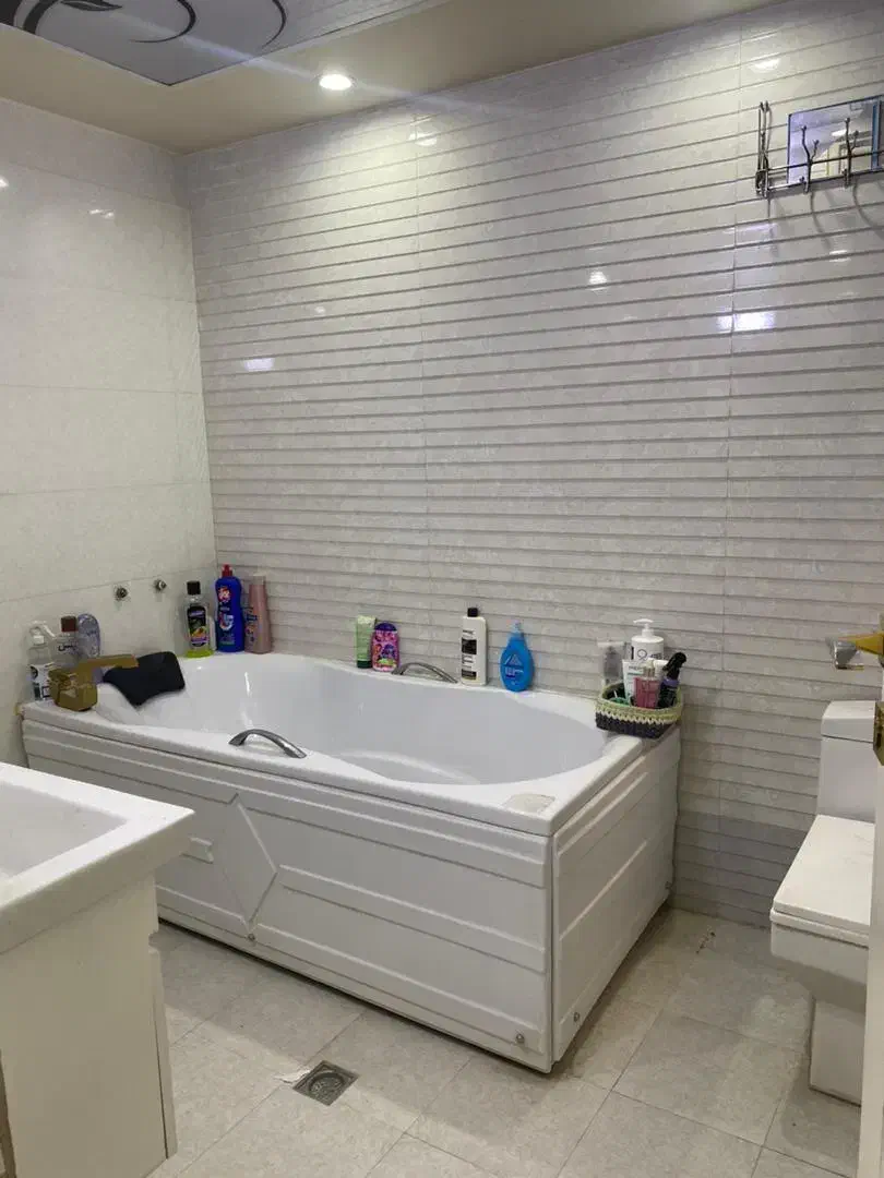 ۱۶۲ متر ۳ خواب / طبقه ۴ / فول /  رو بروی پارک لاله