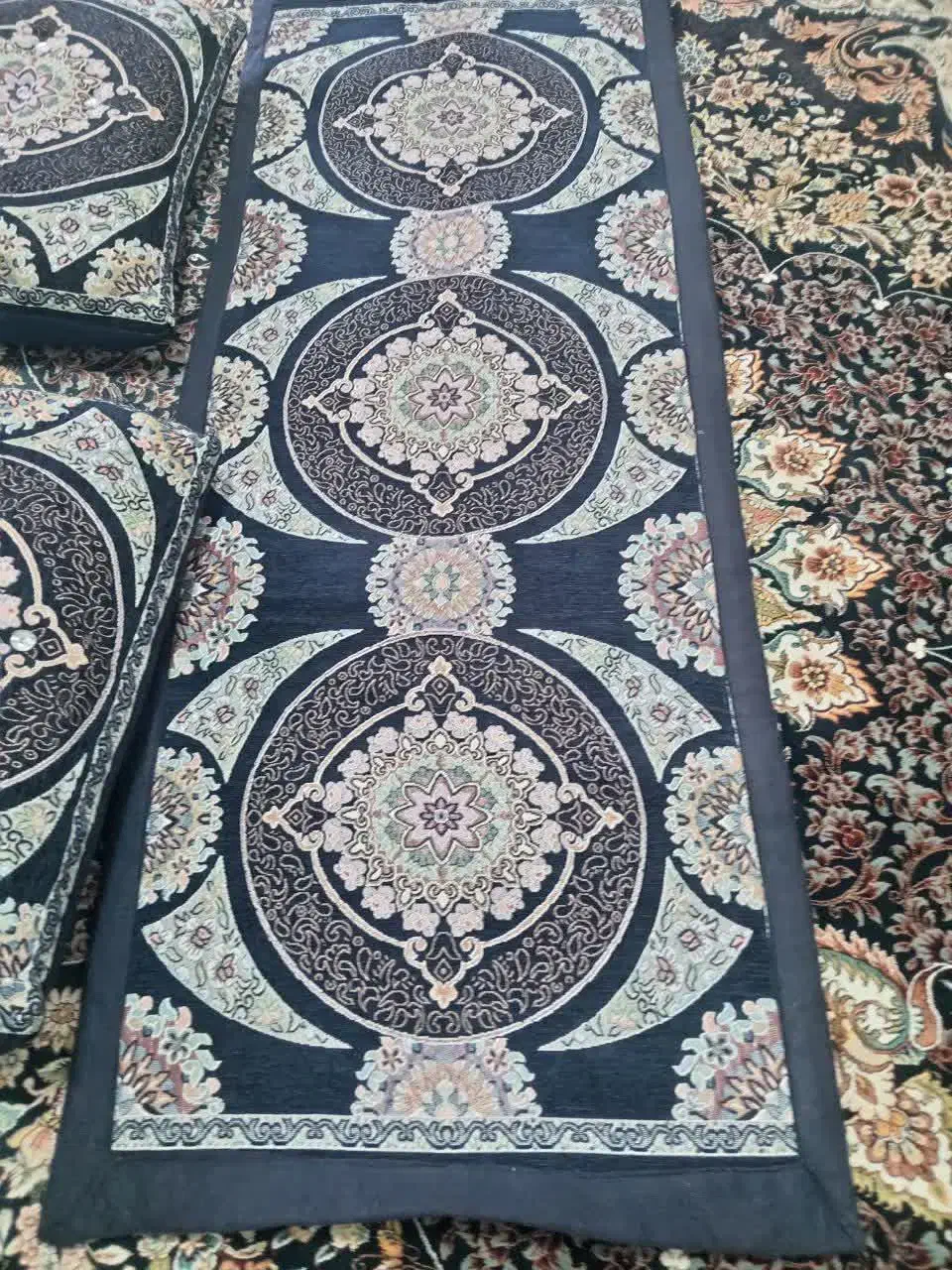 تشک و بالشت کناره ای|رختخواب، بالش، پتو|نجف‌آباد, حومه نجف آباد|دیوار