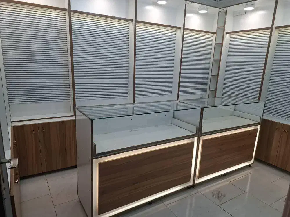 قفسه دکورر فروشگاهی با نورپردازی|فروشگاه و مغازه|قزوین, |دیوار