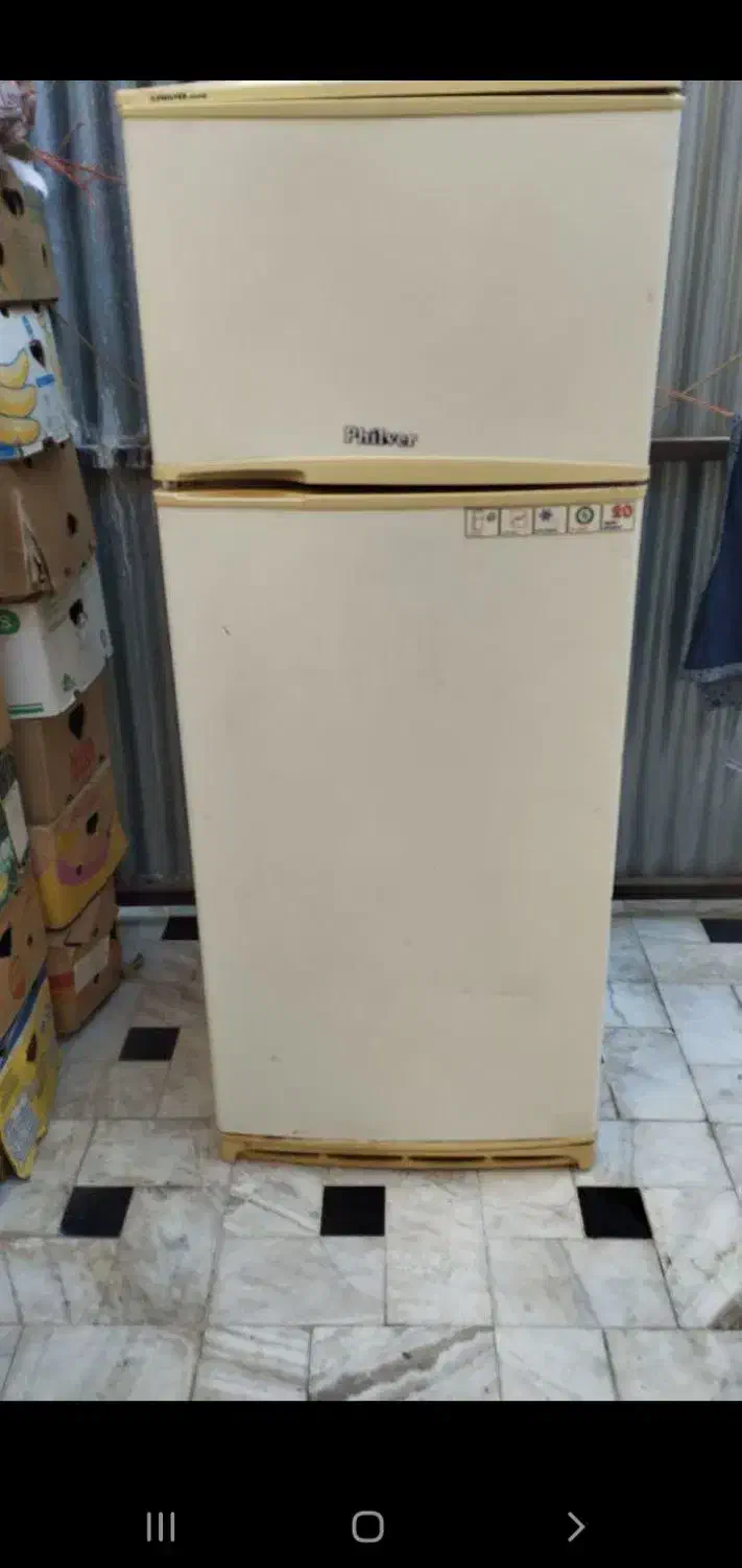 باسلام یک دستگاه یخچال ۱۲فوت سالم وتمیز|یخچال و فریزر|قم, باغ اشرافی|دیوار