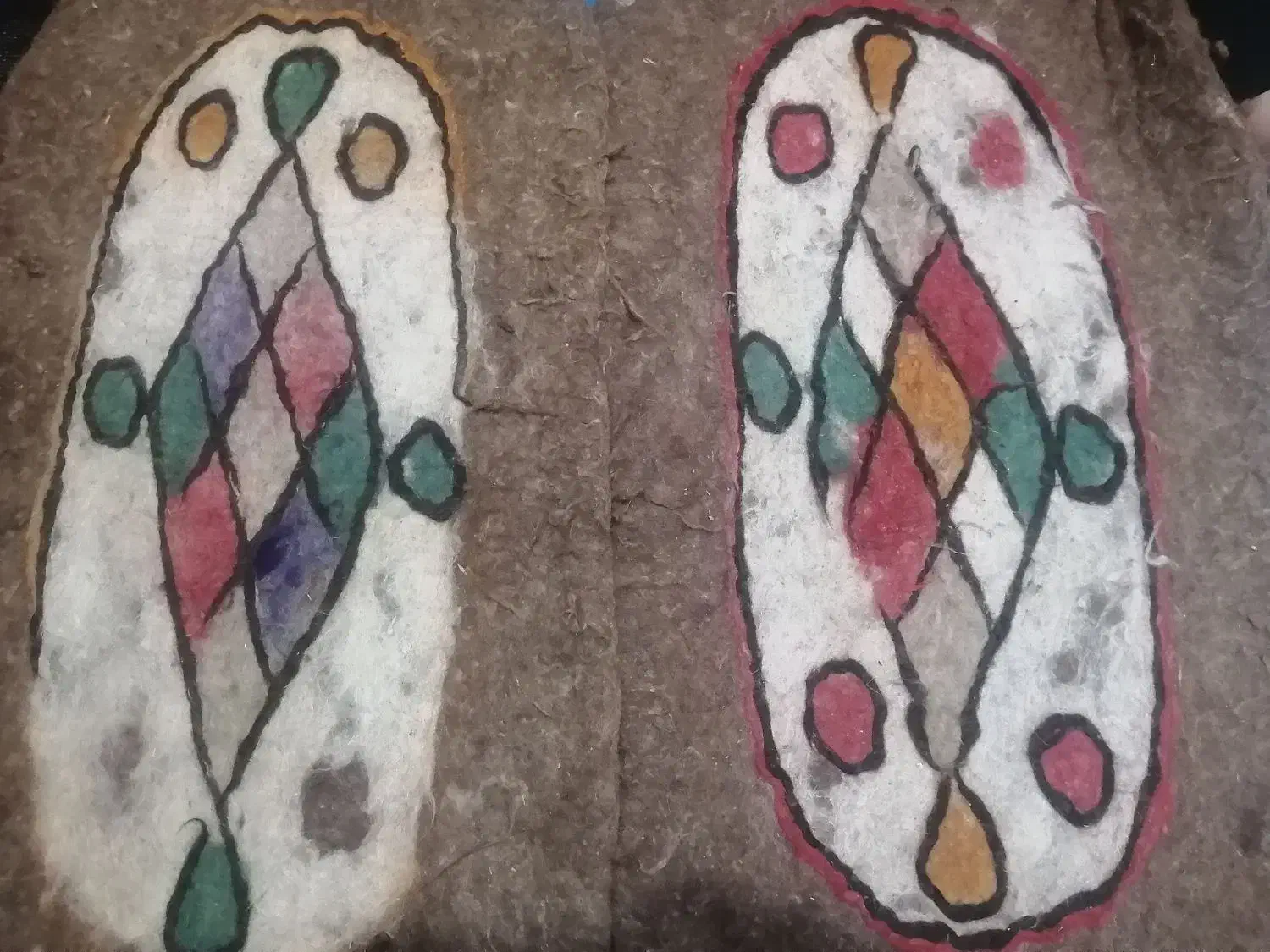 دو عدد نمد|پادری|زرقان, |دیوار