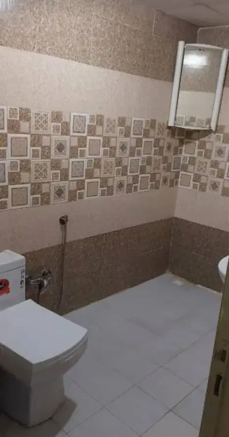 ۲خواب بازسازی شده کوزو با کاغذ دیواری|فروش آپارتمان|پرند, فاز ۵|دیوار