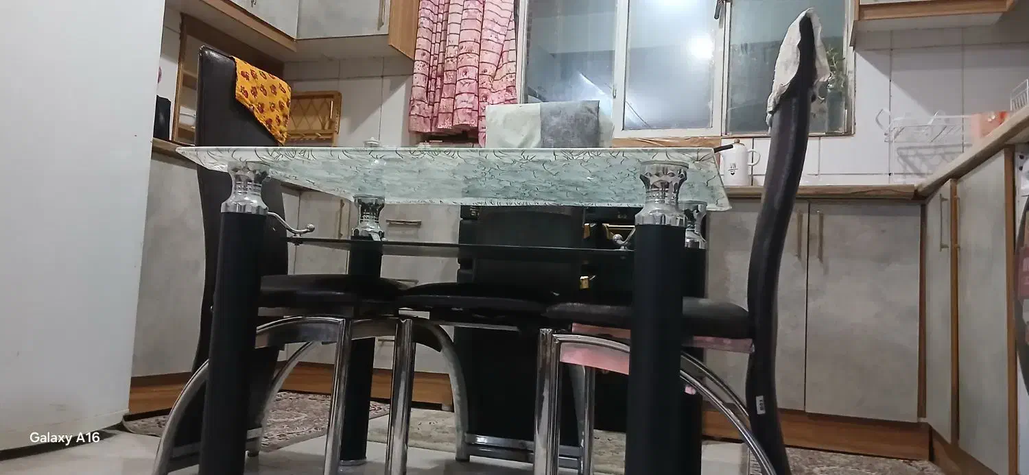 مبل به همراه میز ناهارخوری|مبلمان خانگی و میز عسلی|پاکدشت, پاکدشت (مامازند)|دیوار