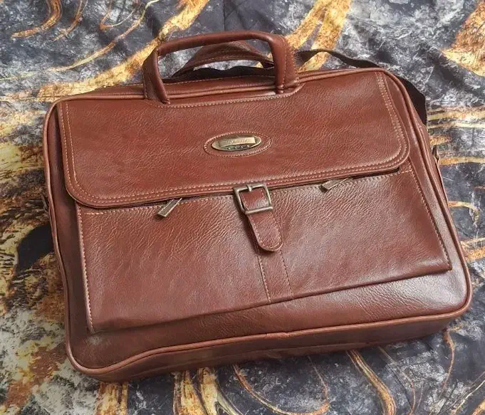 کیف چرم اداری|کیف، کفش، کمربند|پرند, فاز ۴|دیوار