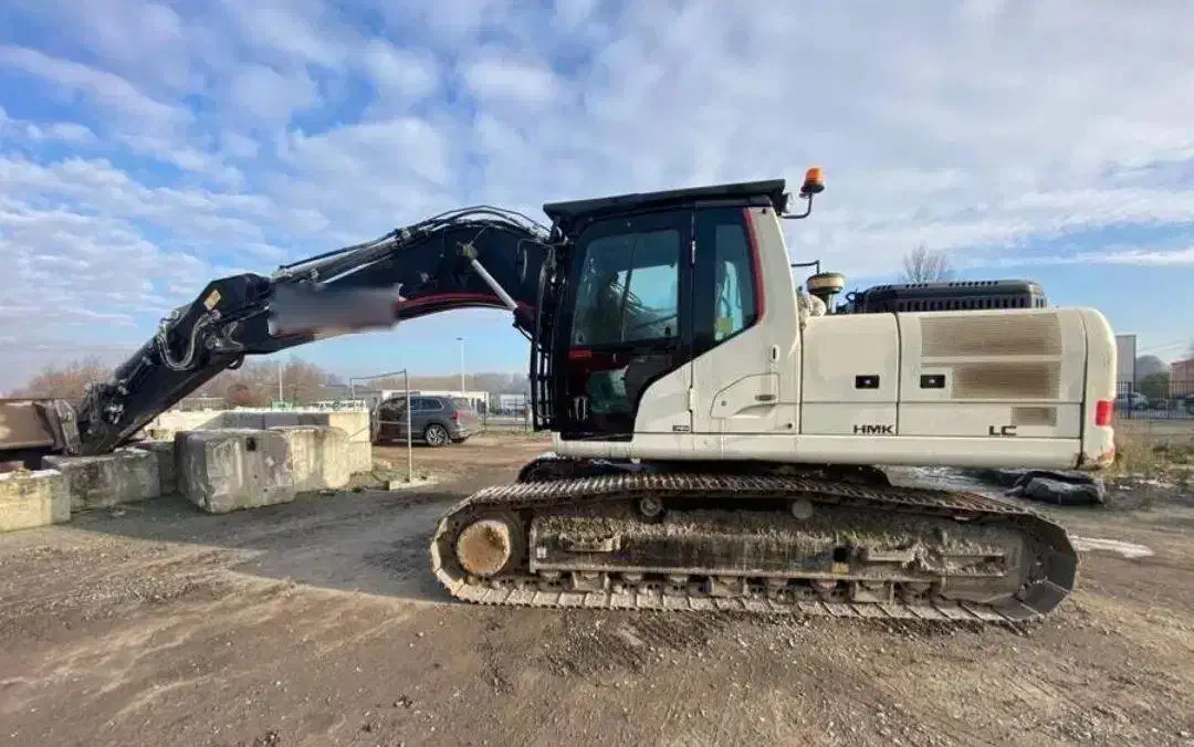 دو دستگاه بیل مکانیکی ۲۲۰|خودرو سنگین|خاش, |دیوار