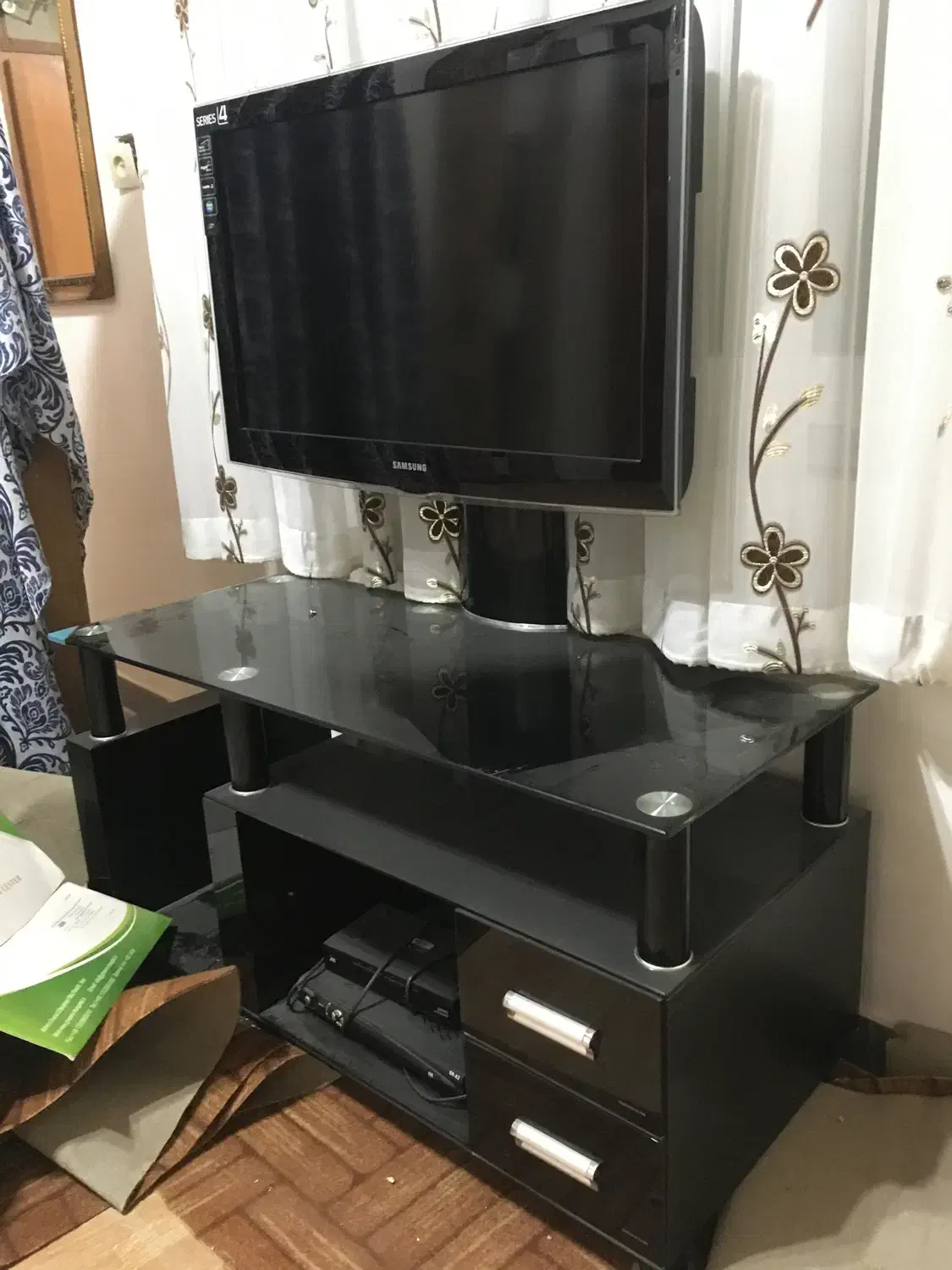 بخاری و میز تلویزیون|بخاری، هیتر، شومینه|رشت, منظریه|دیوار