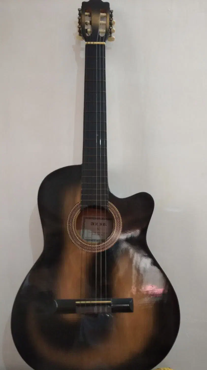 گیتار کلاسیک|گیتار، بیس، امپلیفایر|املش, |دیوار