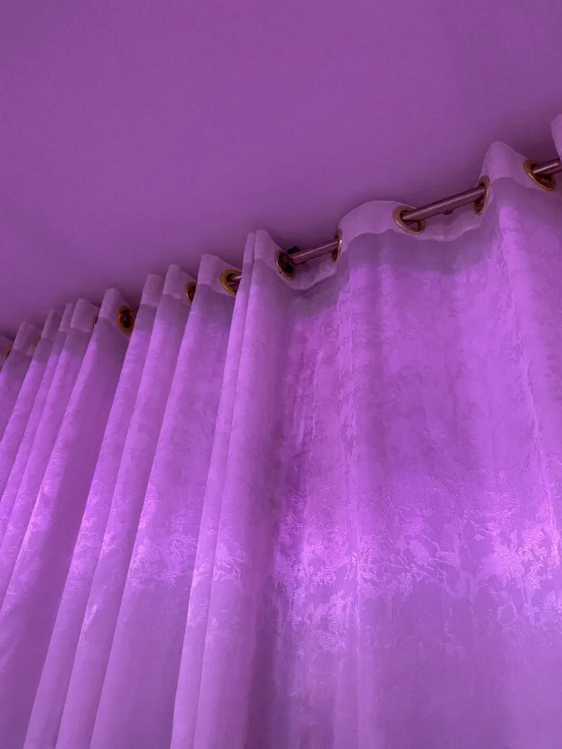 پرده سفید پتینه ای در حد نو|پرده، رانر، رومیزی|قرچک, مهدیه|دیوار