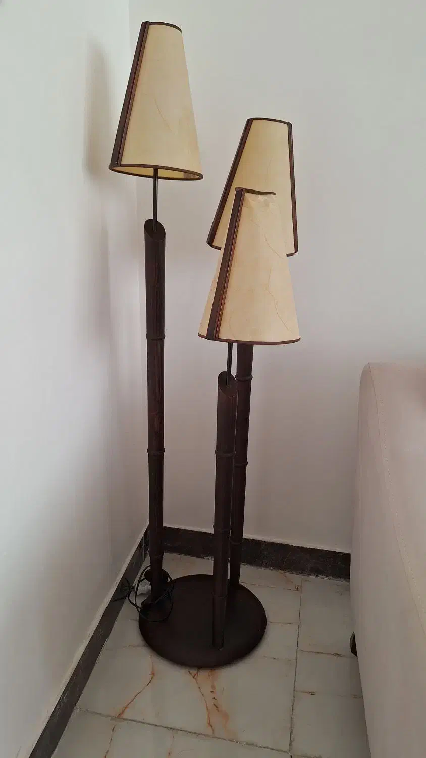 آباژور ایستاده|چراغ خواب و آباژور|لاهیجان, لیالستان|دیوار