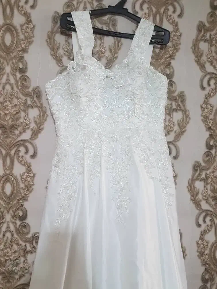 لباس عروس|لباس|فردیس, فردیس|دیوار