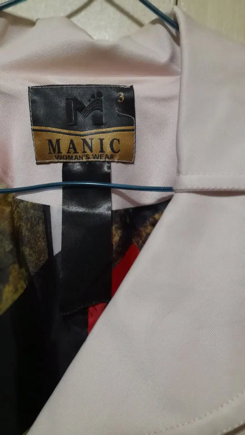 بارانی صورتی کمرنگ|لباس|رشت, حمیدیان|دیوار