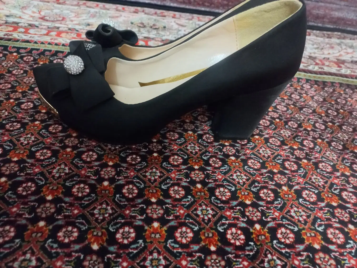 کفش زیبا|کتاب و مجله ادبی|زنجان, |دیوار