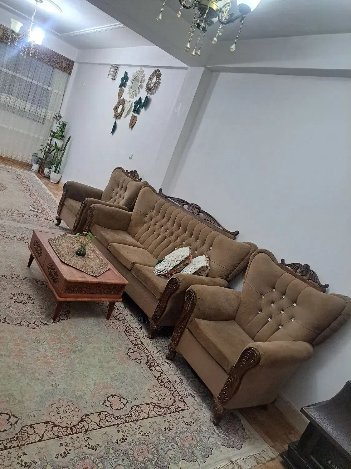 مبل هفت نفره نیمه کلاسیک|مبلمان خانگی و میز عسلی|رشت, کوی مهر|دیوار