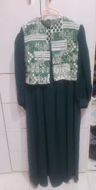 پیرهن یلدایی|لباس|بروجرد, |دیوار