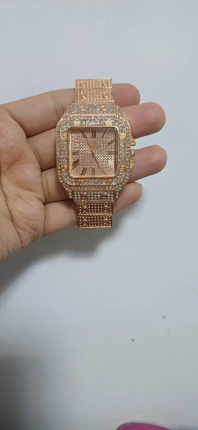 ساعت‌مچی‌مربعی‌رنگ‌رز‌گلدنگینی|ساعت|قدس, شهر‌قدس|دیوار