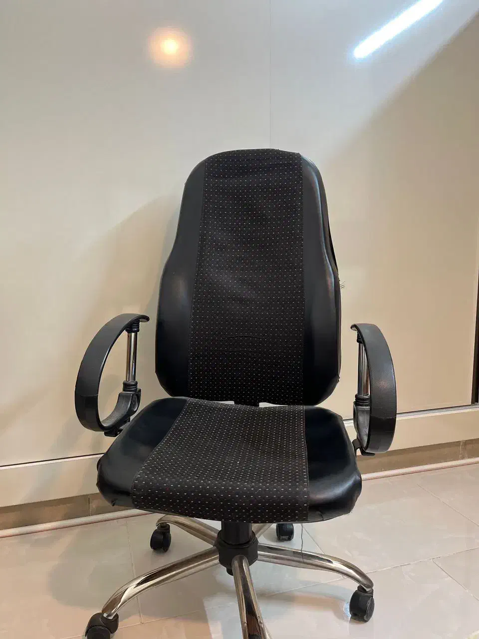 صندلی چرخدار|صندلی و نیمکت|یزد, |دیوار