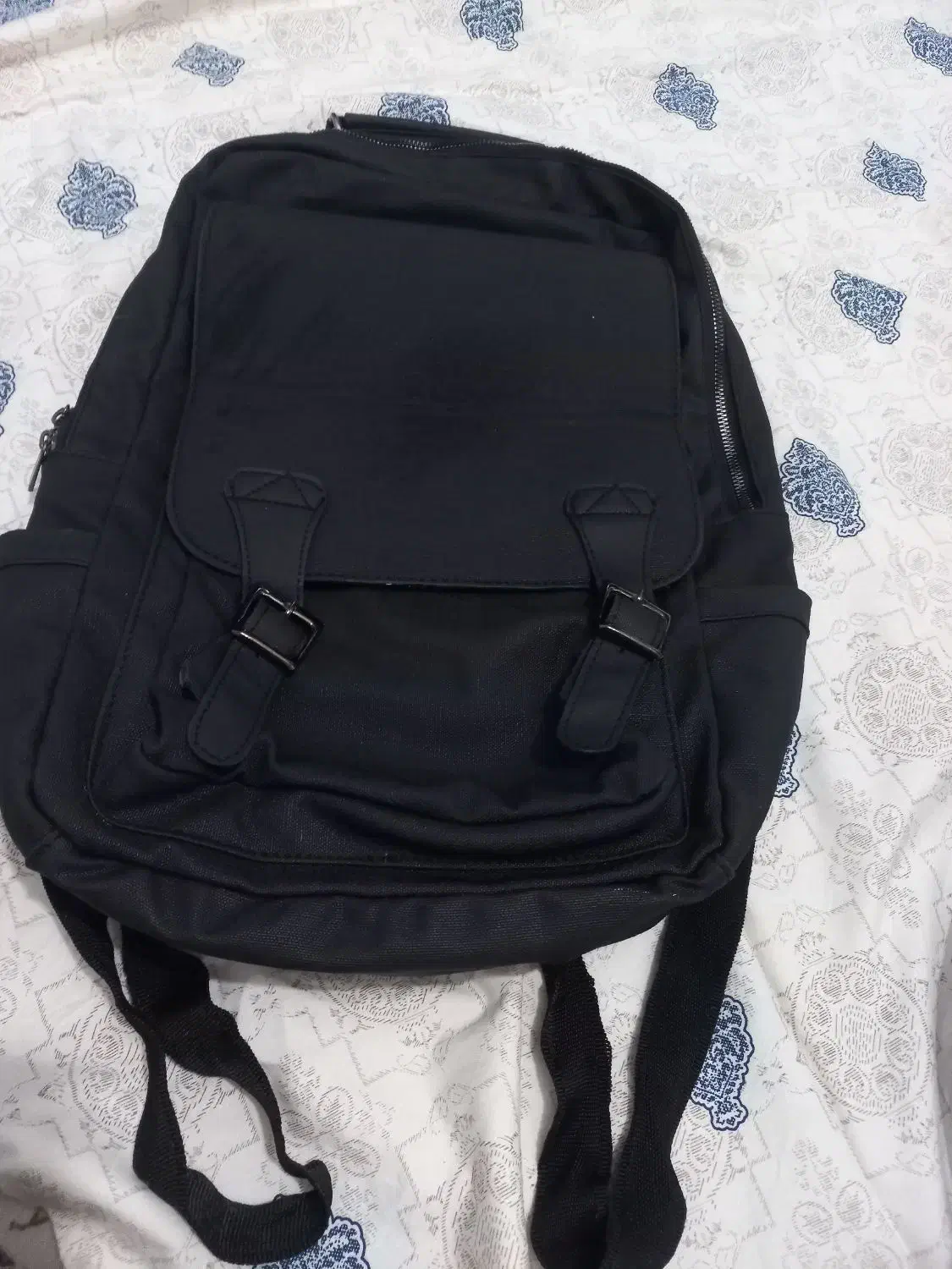 چند عدد کیف|کیف، کفش، کمربند|سنندج, |دیوار