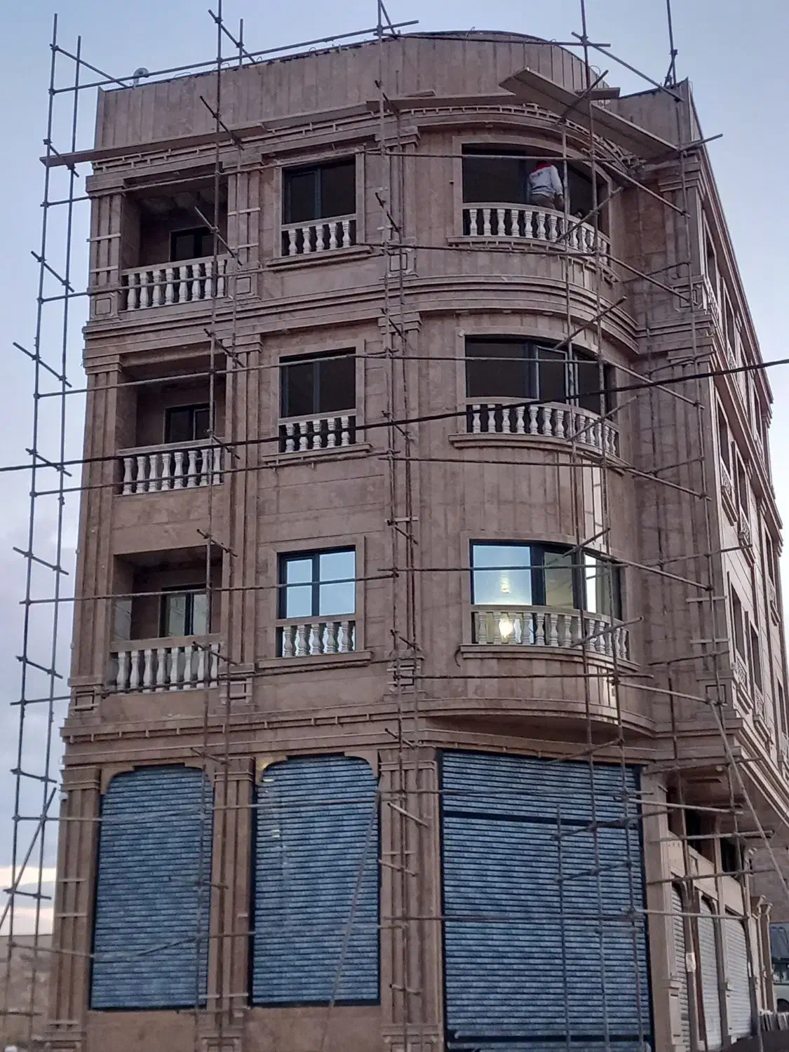 خدمات سنگ ،اسلب کاشی سرامیک وموزائیک|خدمات پیشه و مهارت|اردبیل, |دیوار