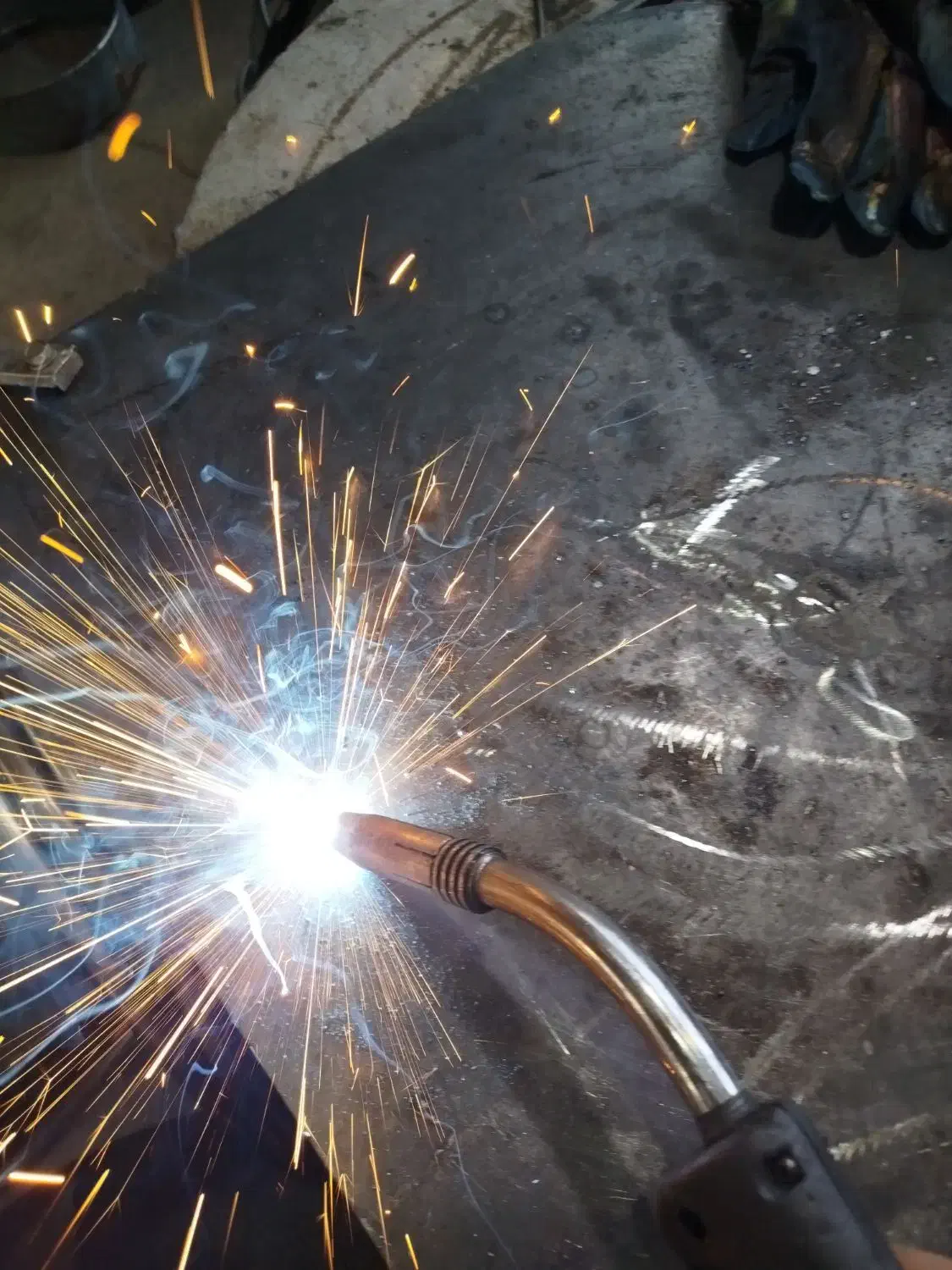 کار در کارگاه جوشکاری|استخدام صنعتی، فنی، مهندسی|فرخ‌شهر, |دیوار