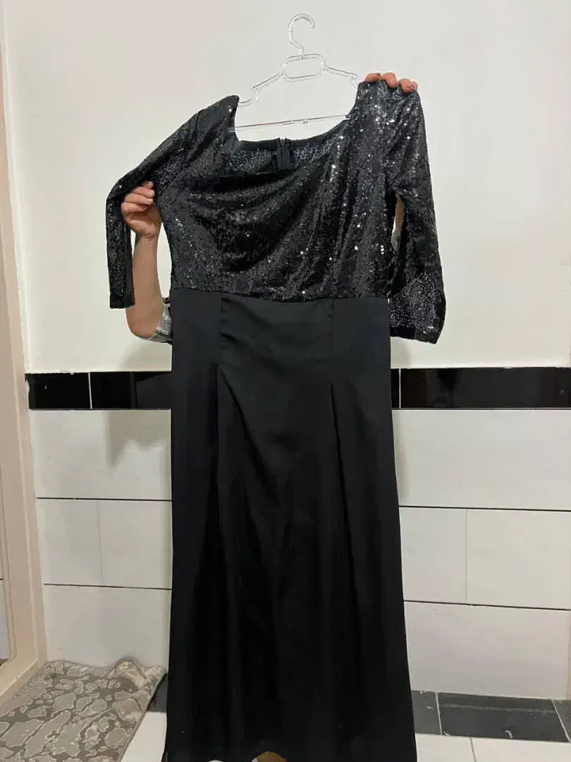 لباس های کاملا نو|لباس|خرمدره, |دیوار