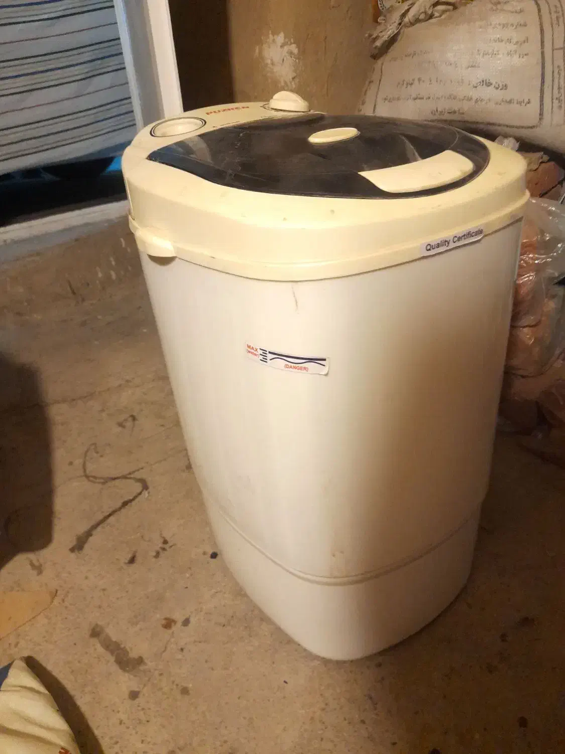 کهنه شور و کتونی شور|ماشین لباسشویی و خشک‌کن لباس|مریوان, |دیوار