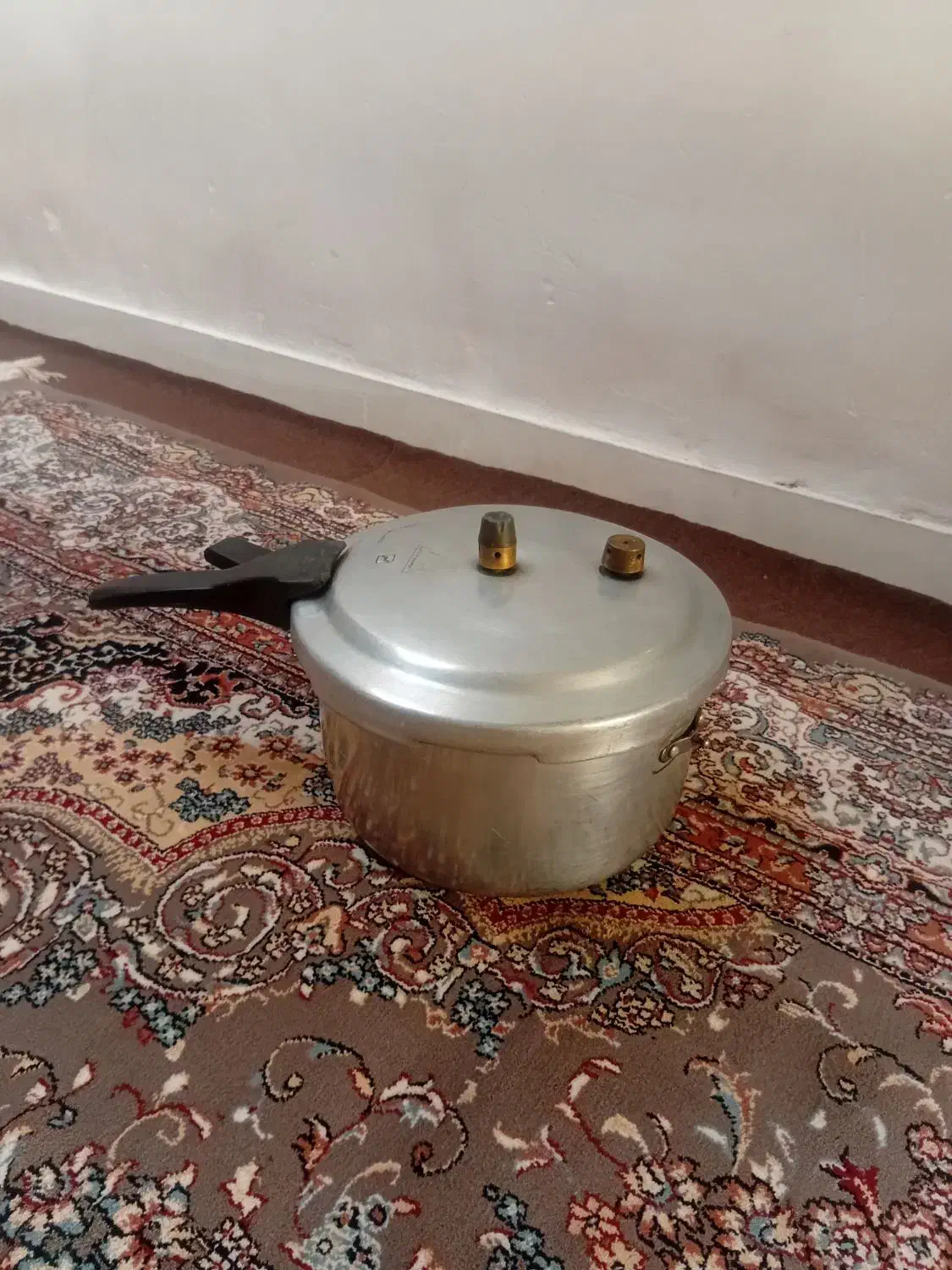 خوردوسیله|ظروف پخت‌وپز|درگزین, |دیوار