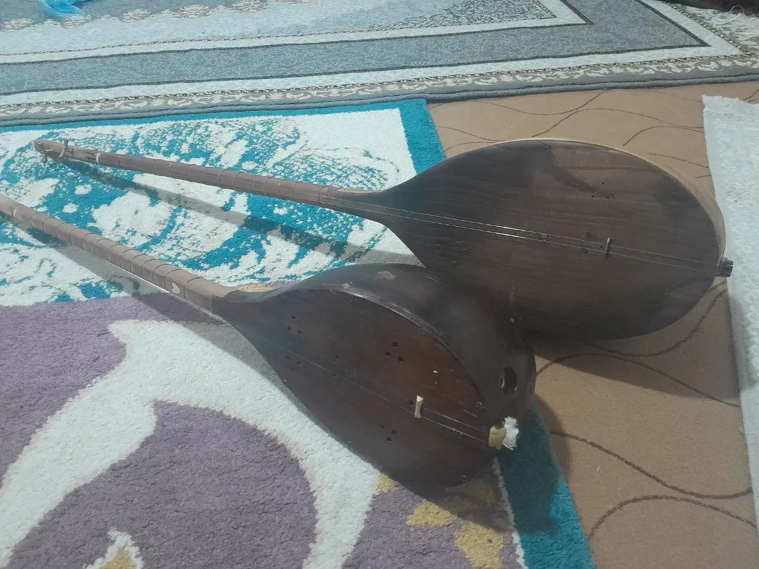 دوعدد دوتار یکی الکترو دوتار درحد نو|سازهای سنتی|گنبد کاووس, |دیوار