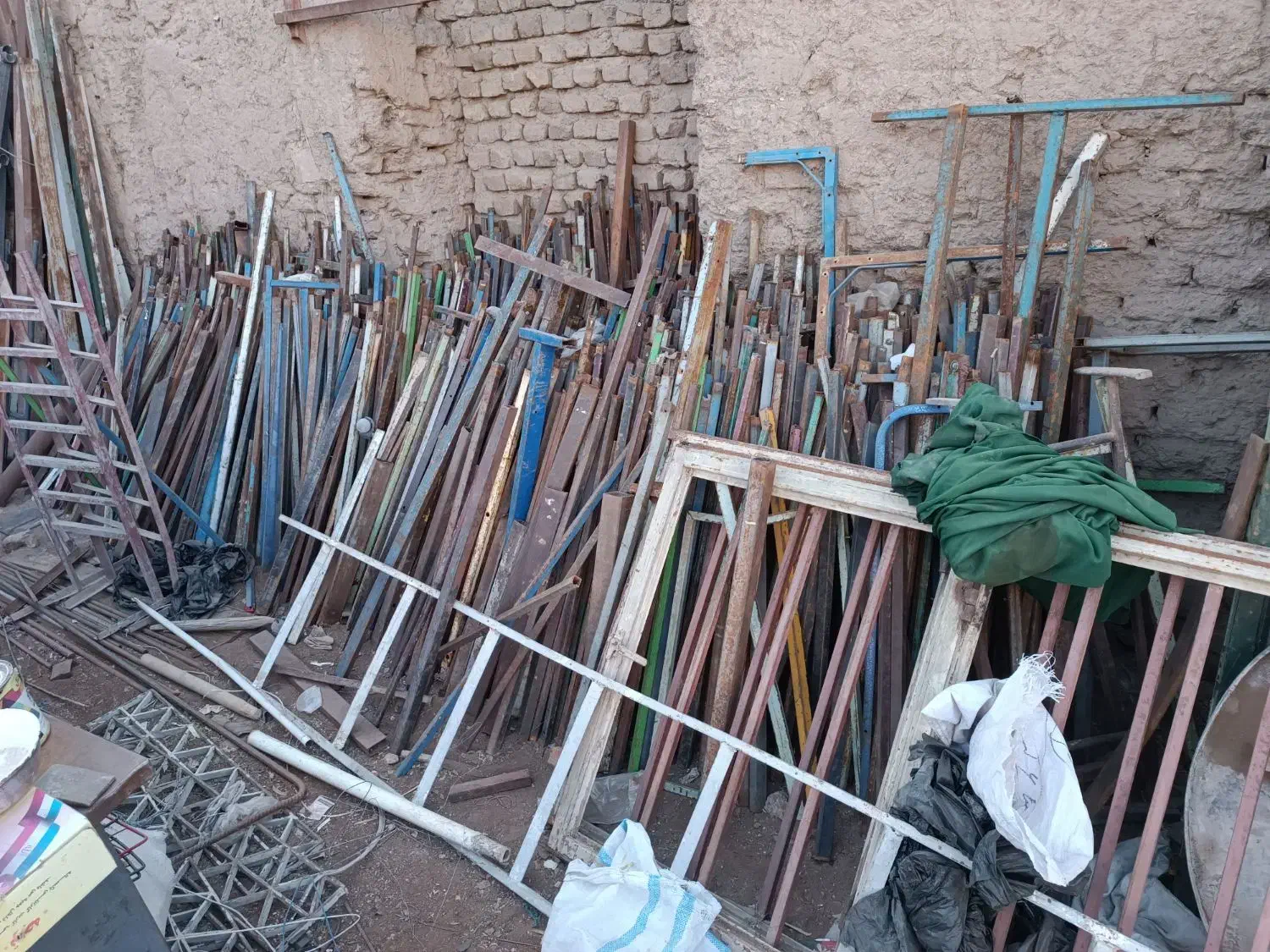 خریدار عمده بار کارتن و لاک و ضایعات پلاستیک|عمدهفروشی|بیرجند, |دیوار