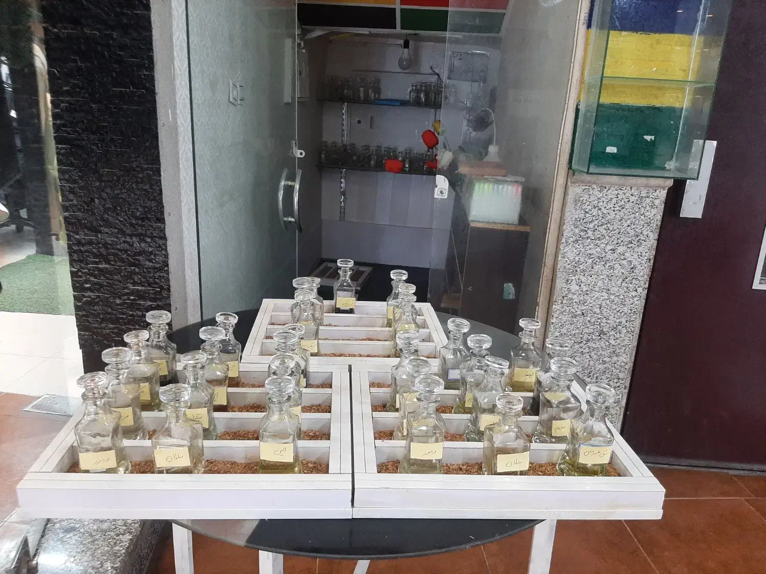 عطر گرمی موجود است زیر قیمت بازار|آرایشی، بهداشتی، درمانی|دوگنبدان, |دیوار