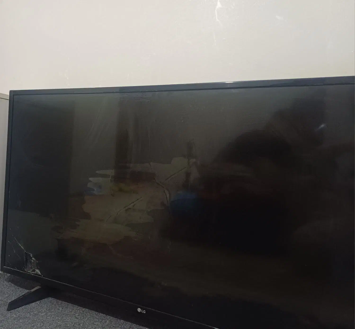 تلوزیون ال جی ۴۳اینچ شکسته|تلویزیون و پروژکتور|تهران, کیانشهر|دیوار