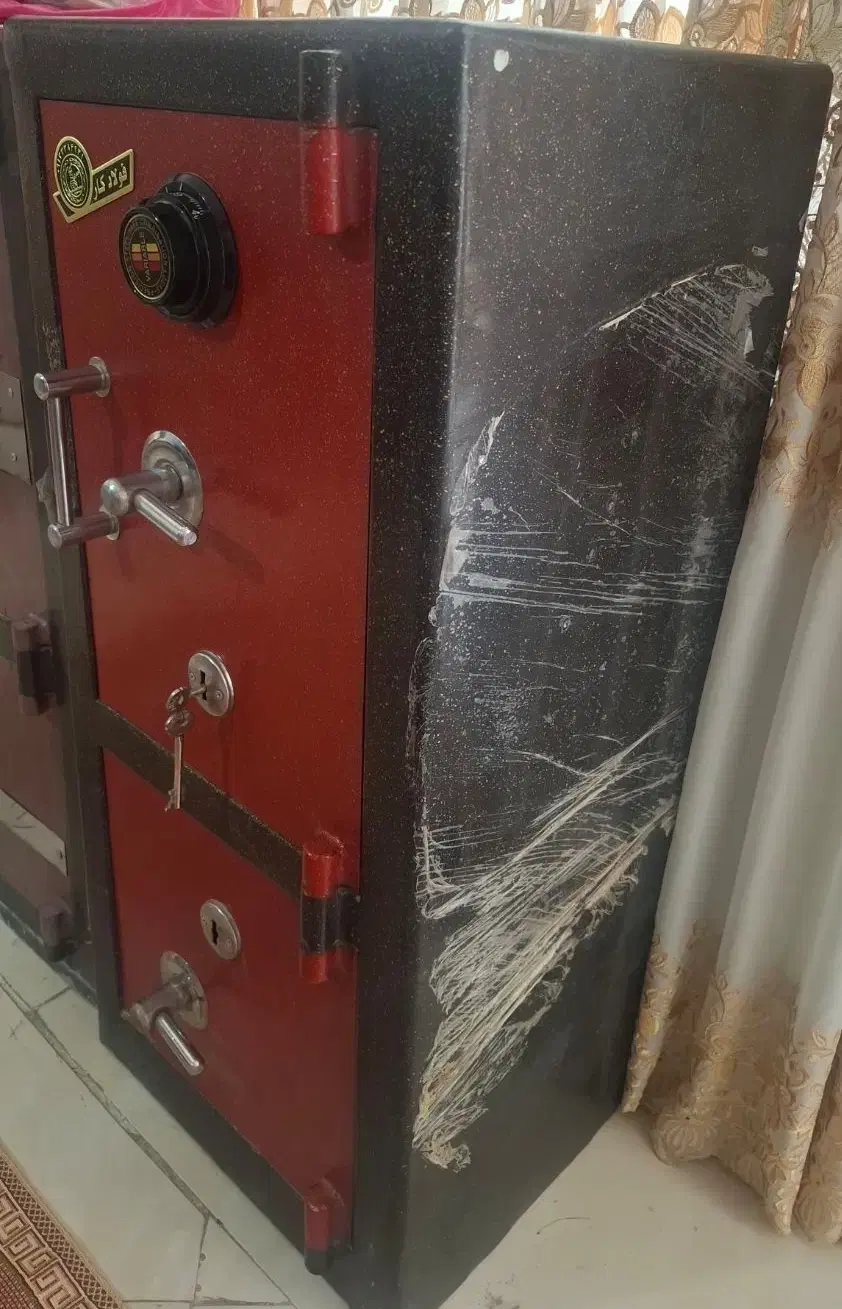 گاوصندق|دفتر کار|فولادشهر, C4|دیوار