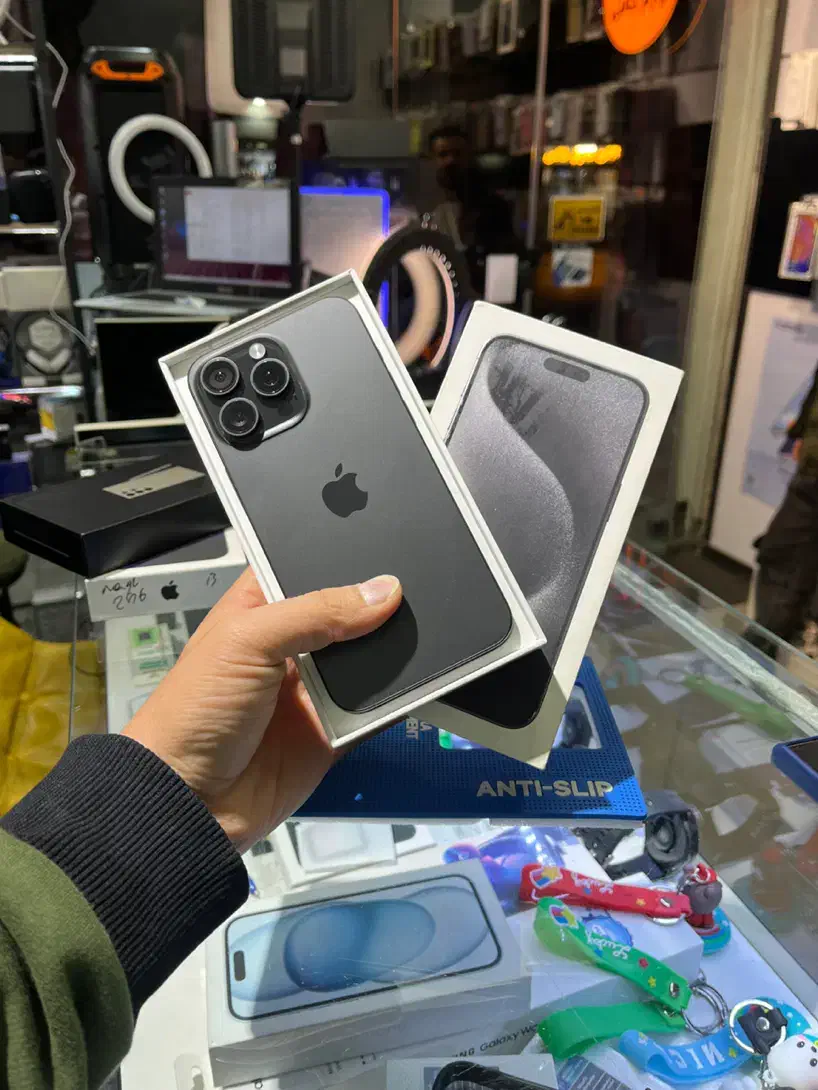 آیفون iphone 15 pro max در حد|موبایل|اصفهان, نقش جهان|دیوار