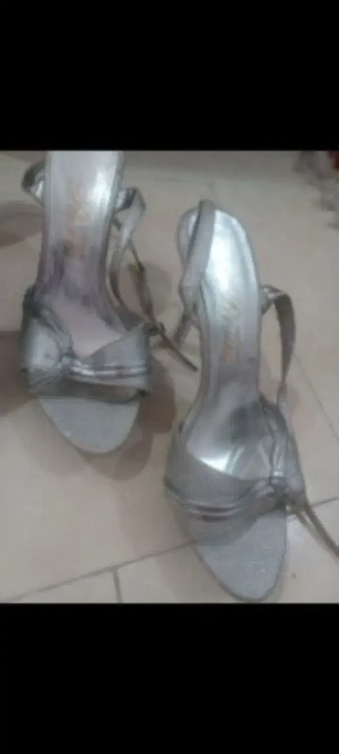 صندل وکفش پاشنه بلند برند|کیف، کفش، کمربند|پرند, فاز ۴|دیوار