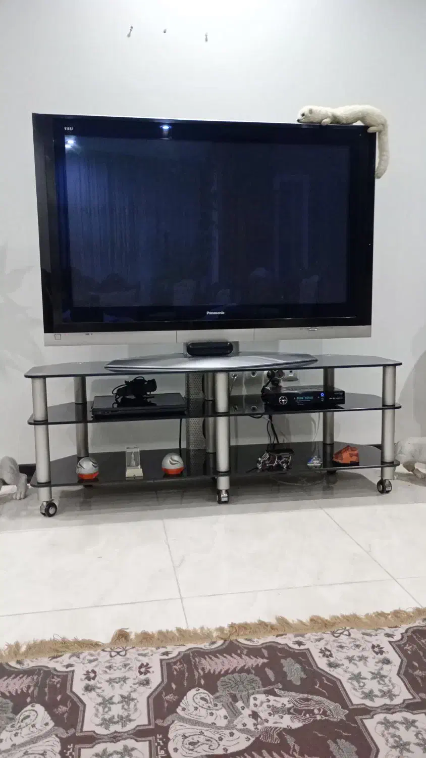 تلویزیون 50 اینچ با میز تلویزیون|تلویزیون و پروژکتور|کهریزک, |دیوار