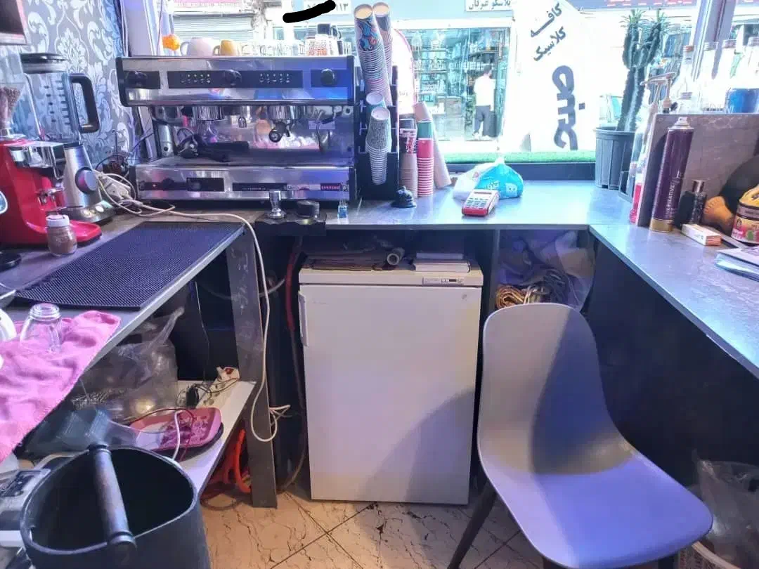 فروش ویترین با صندلی و میز|کافی‌شاپ و رستوران|اسلام‌شهر, باغ فیض|دیوار