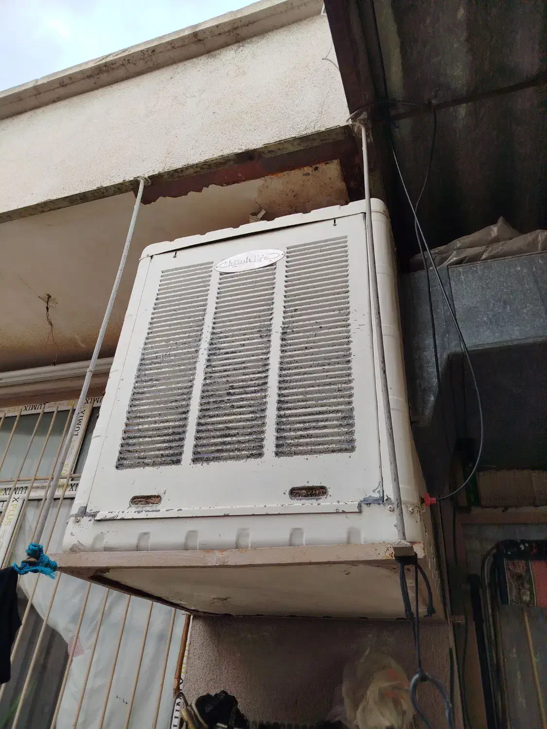 کولرآبی|کولر آبی|بیستون, |دیوار