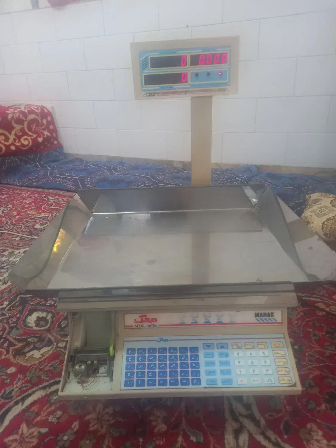 ترازو و نرم افزار حساب داری و خرک میوه|فروشگاه و مغازه|راور, |دیوار