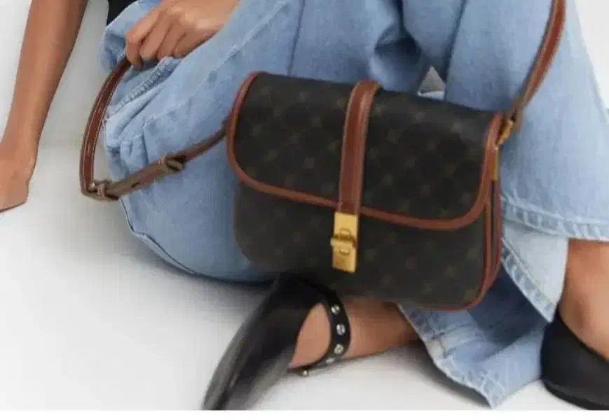 کیف برند sussan استرالیا هستش|کیف، کفش، کمربند|ساری, |دیوار